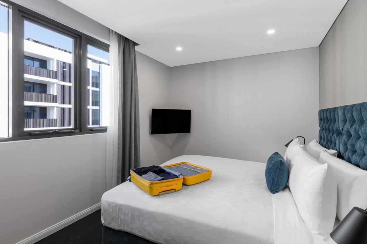 Meriton Suites Coward Street, Mascot Sidney Dış mekan fotoğraf A bedroom at the hotel