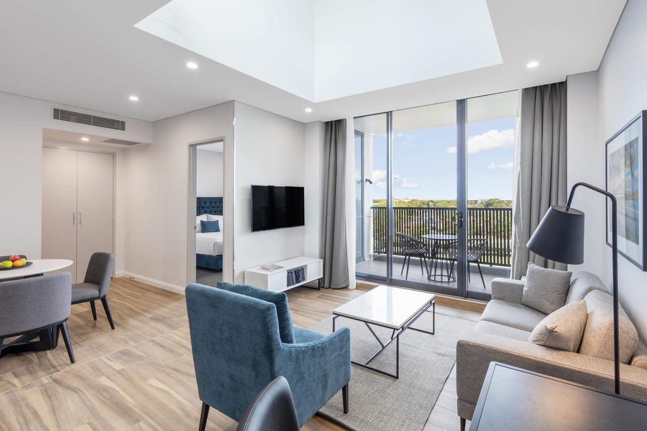 Meriton Suites Coward Street, Mascot Sidney Dış mekan fotoğraf A typical apartment at the new residential development